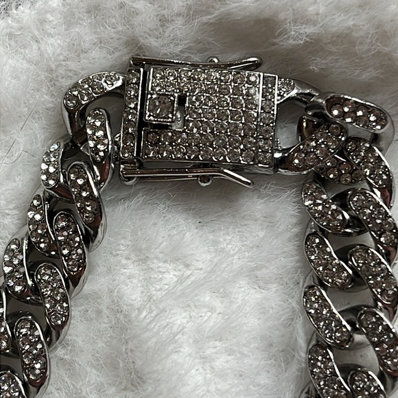 Cuban Chain with Iced Heart-Shaped Pendant - Picture 8 of 14